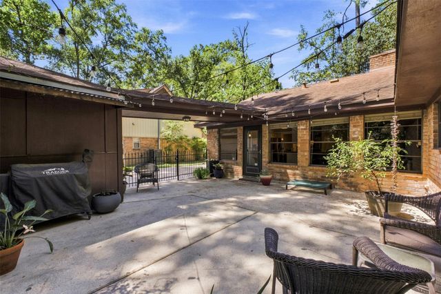 2218 Silver Falls Drive, Kingwood, TX 77339