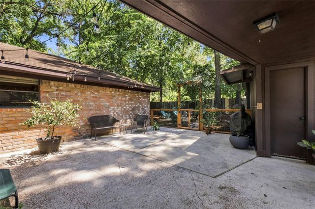2218 Silver Falls Drive, Kingwood, TX 77339