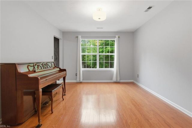147 Canterbury RN, Newport News, VA 23602