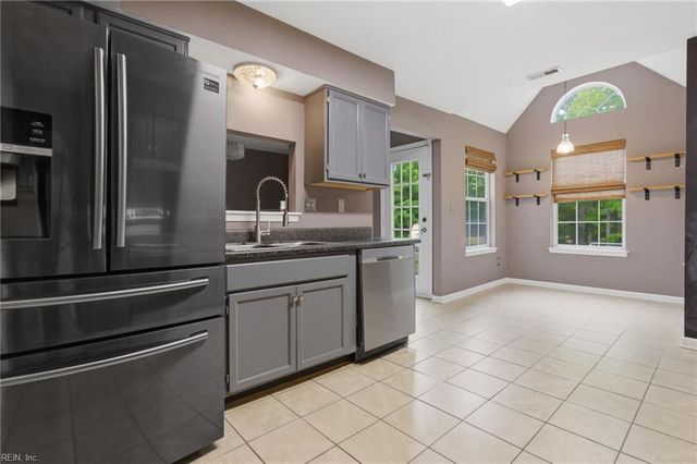 147 Canterbury RN, Newport News, VA 23602