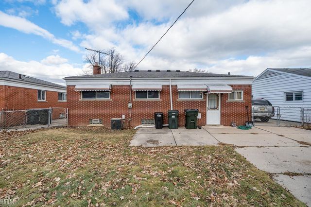 21612 Bon Brae Street, St Clair Shores, MI 48081