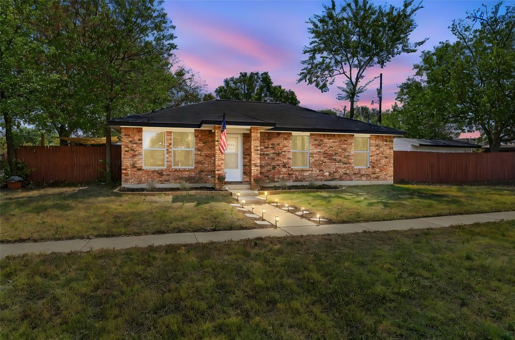 900 N Grand Avenue, Waxahachie, TX 75165 — photo 2