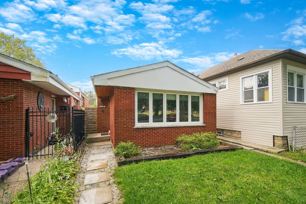 1238 W 112th Place, Chicago, IL 60643