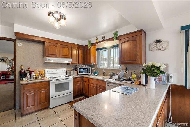 17141 Westhampton Road, Southfield, MI 48075
