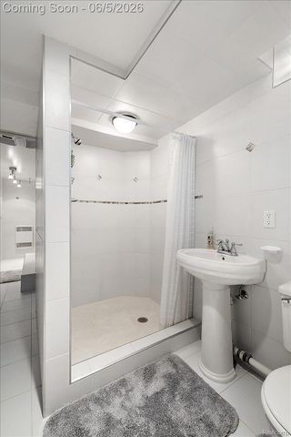 17141 Westhampton Road, Southfield, MI 48075