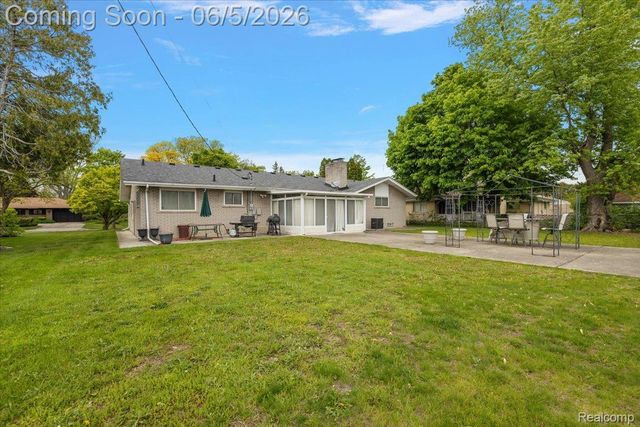 17141 Westhampton Road, Southfield, MI 48075