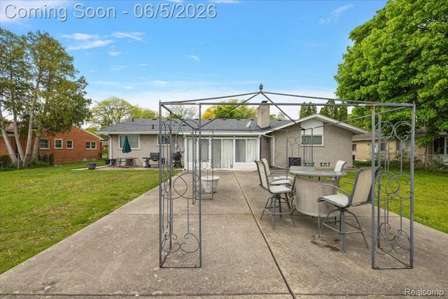 17141 Westhampton Road, Southfield, MI 48075