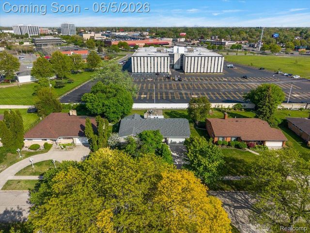 17141 Westhampton Road, Southfield, MI 48075