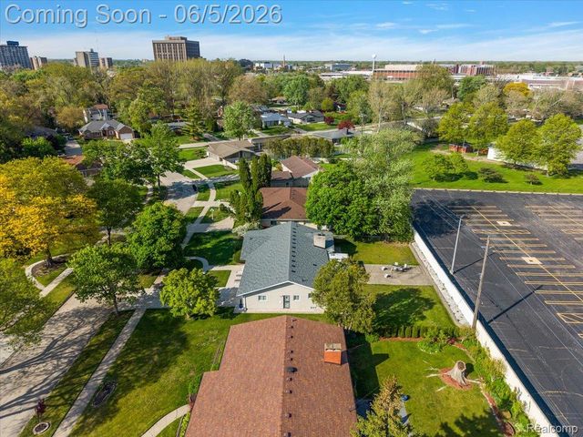 17141 Westhampton Road, Southfield, MI 48075