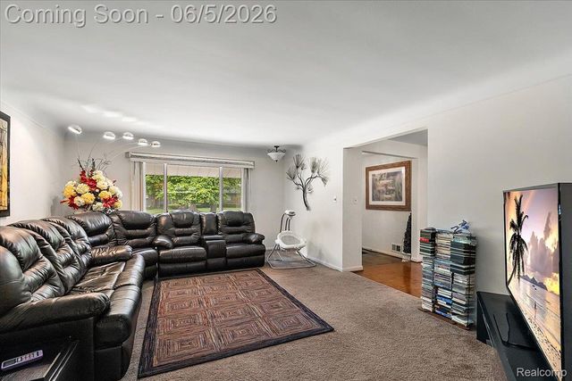 17141 Westhampton Road, Southfield, MI 48075