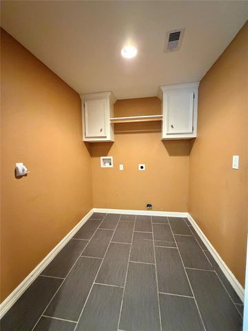 1932 N Avenue H, Freeport, TX 77541