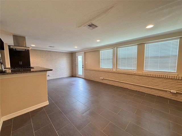 1932 N Avenue H, Freeport, TX 77541