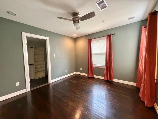 1932 N Avenue H, Freeport, TX 77541