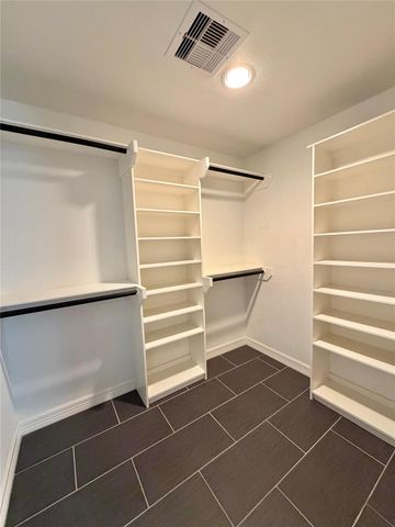 1932 N Avenue H, Freeport, TX 77541