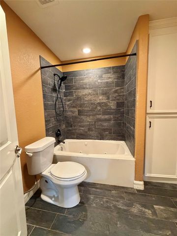 1932 N Avenue H, Freeport, TX 77541