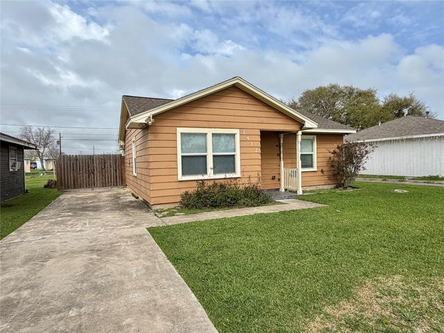 1932 N Avenue H, Freeport, TX 77541