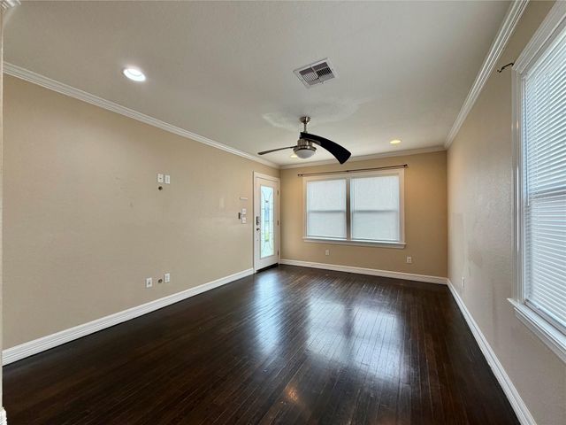 1932 N Avenue H, Freeport, TX 77541