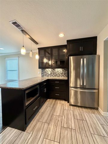 1932 N Avenue H, Freeport, TX 77541