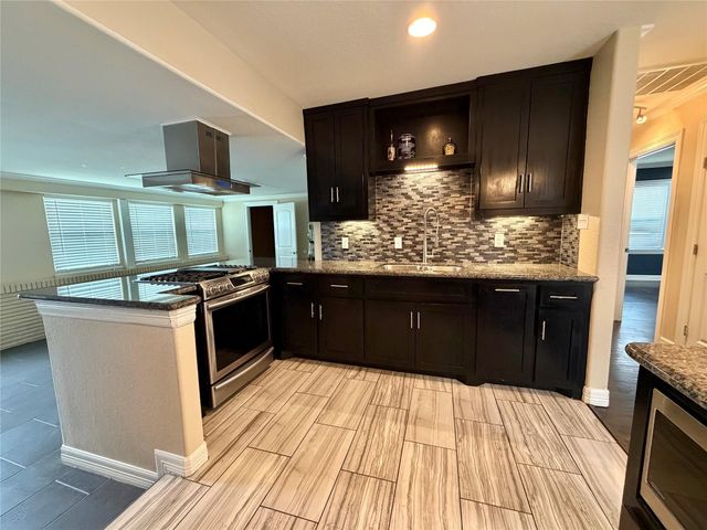 1932 N Avenue H, Freeport, TX 77541