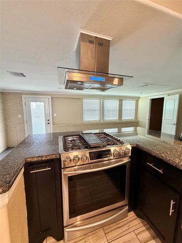 1932 N Avenue H, Freeport, TX 77541