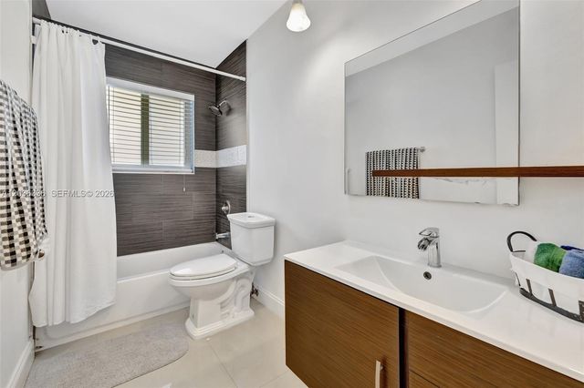 2261 NE 62nd St, Fort Lauderdale, FL 33308