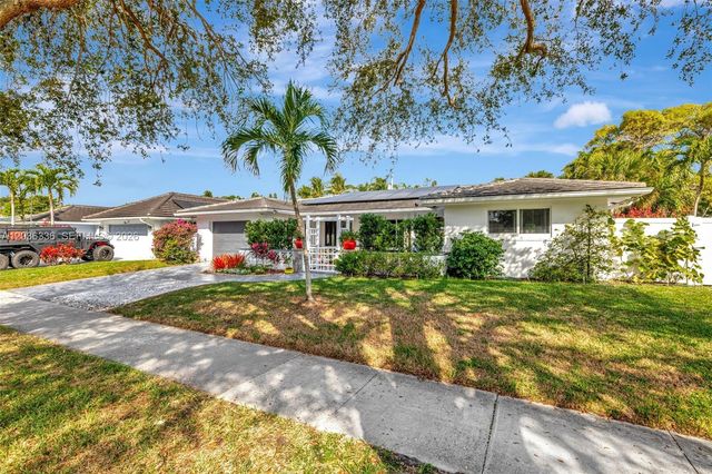 2261 NE 62nd St, Fort Lauderdale, FL 33308