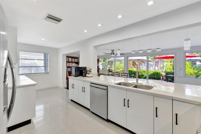 2261 NE 62nd St, Fort Lauderdale, FL 33308