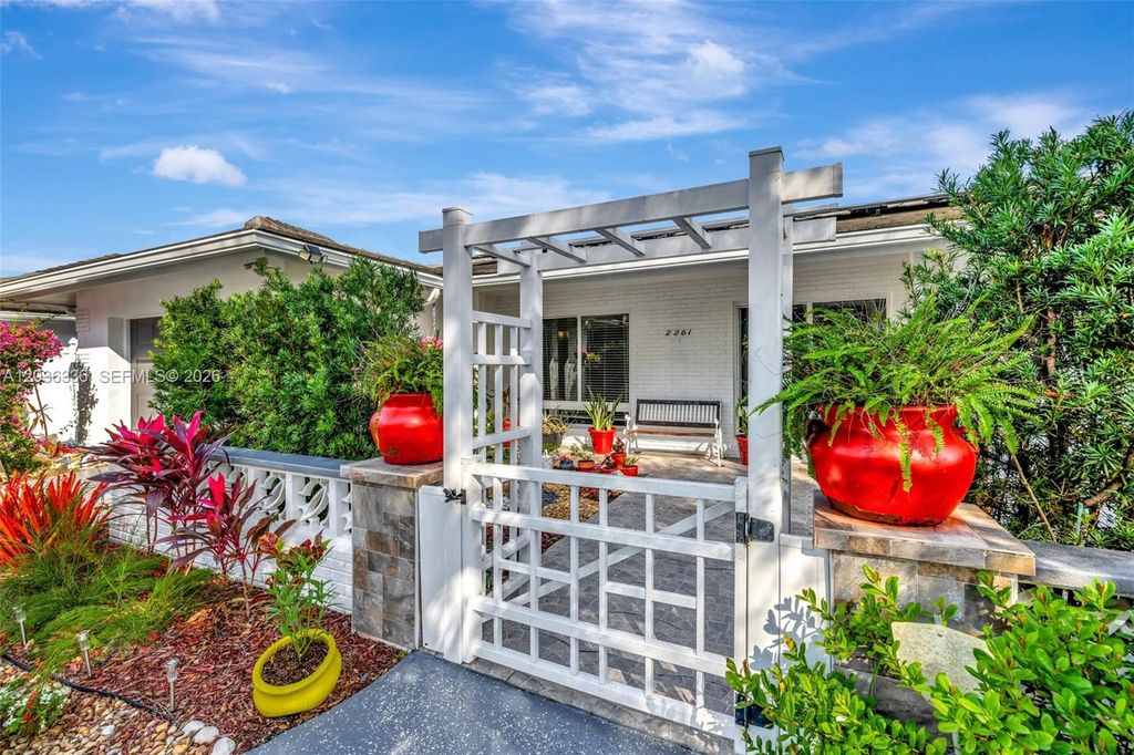 2261 NE 62nd St, Fort Lauderdale, FL 33308