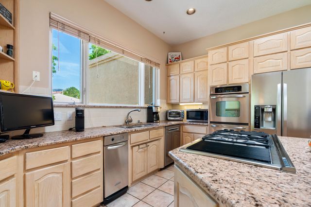 12116 Coral Dawn Road NE, Albuquerque, NM 87122