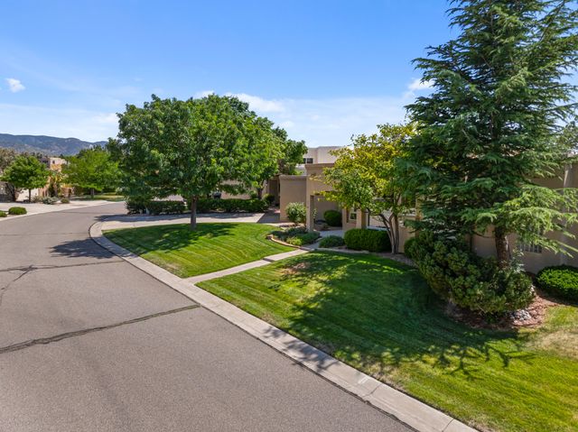 12116 Coral Dawn Road NE, Albuquerque, NM 87122