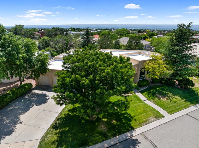 12116 Coral Dawn Road NE, Albuquerque, NM 87122