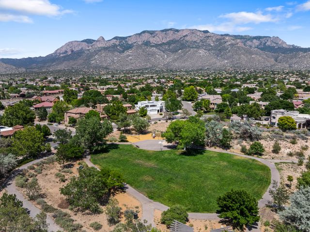 12116 Coral Dawn Road NE, Albuquerque, NM 87122