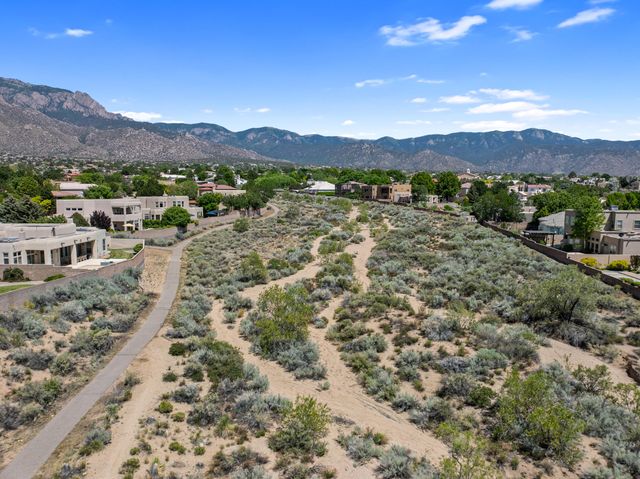 12116 Coral Dawn Road NE, Albuquerque, NM 87122