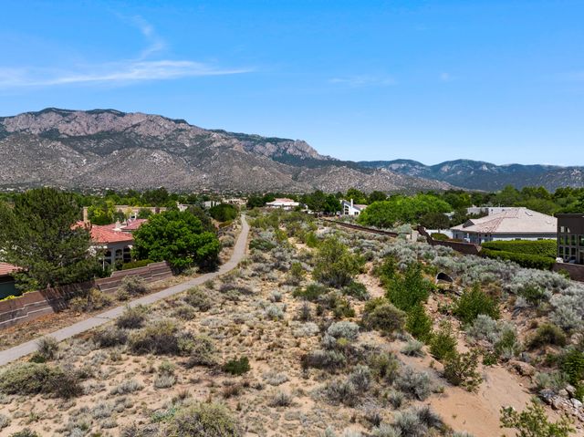 12116 Coral Dawn Road NE, Albuquerque, NM 87122