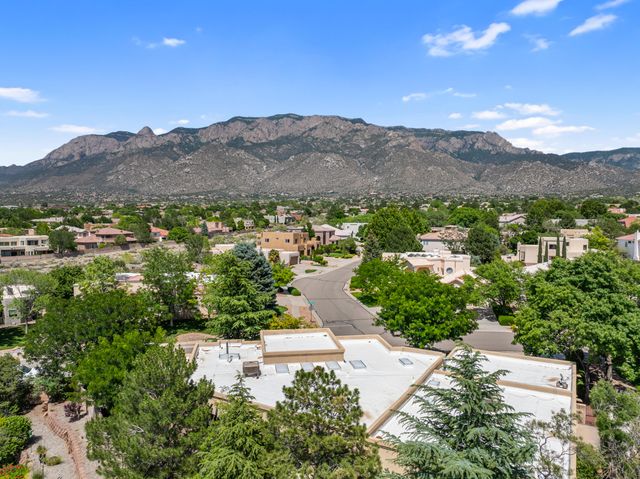 12116 Coral Dawn Road NE, Albuquerque, NM 87122