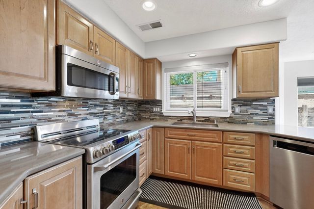 8424 GORDON SNIDOW Court NE, Albuquerque, NM 87122