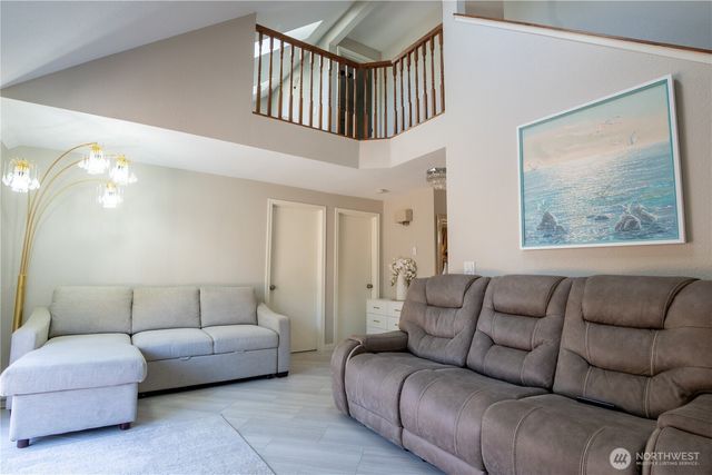 12022 SE 223rd DR, Kent, WA 98031