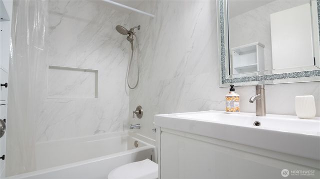 12022 SE 223rd DR, Kent, WA 98031