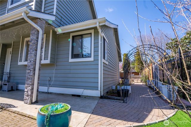 12022 SE 223rd DR, Kent, WA 98031