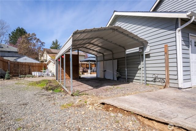 12022 SE 223rd DR, Kent, WA 98031