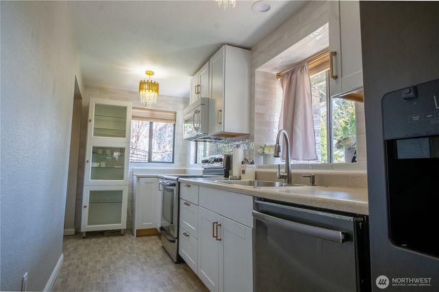 12022 SE 223rd DR, Kent, WA 98031