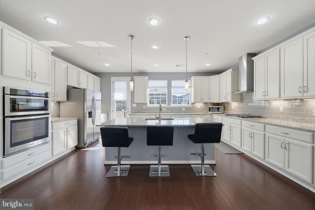 11 FAIRBANKS DR, Gaithersburg, MD 20877
