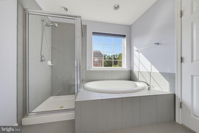 11 FAIRBANKS DR, Gaithersburg, MD 20877