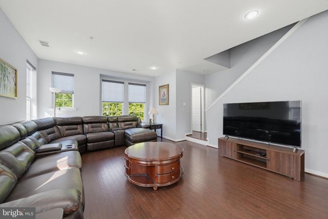11 FAIRBANKS DR, Gaithersburg, MD 20877