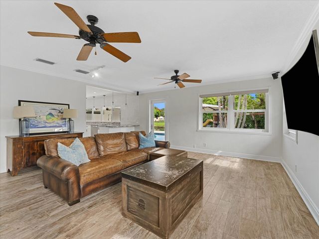 6250 SW 6th Street, Plantation, FL 33317