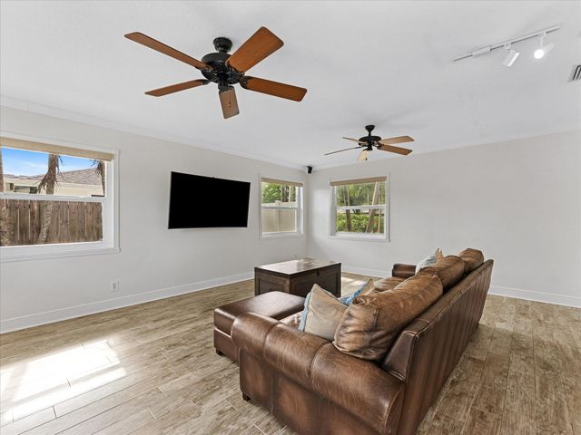 6250 SW 6th Street, Plantation, FL 33317