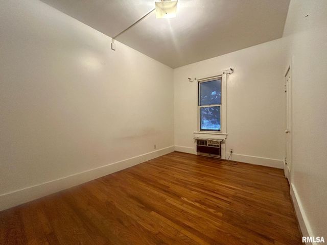 1004 W MILL Street, Carbondale, IL 62901