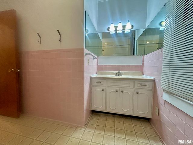 1004 W MILL Street, Carbondale, IL 62901