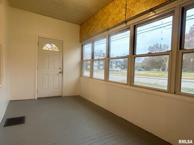 1004 W MILL Street, Carbondale, IL 62901