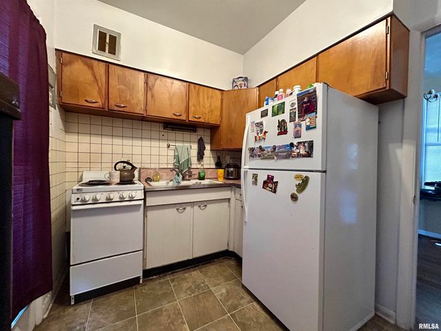 1004 W MILL Street, Carbondale, IL 62901